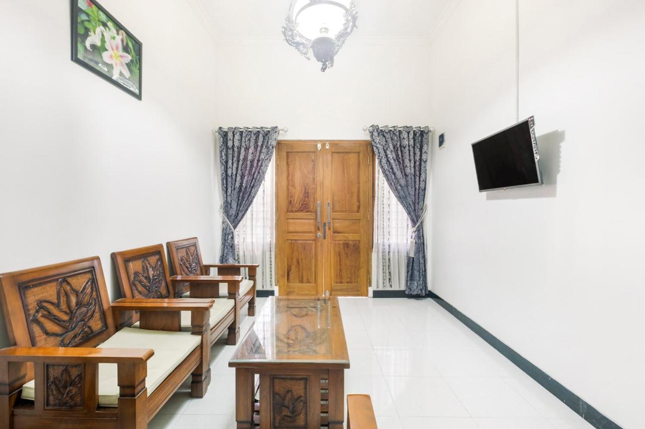 Oyo 3267 Omah Suryo Hotel