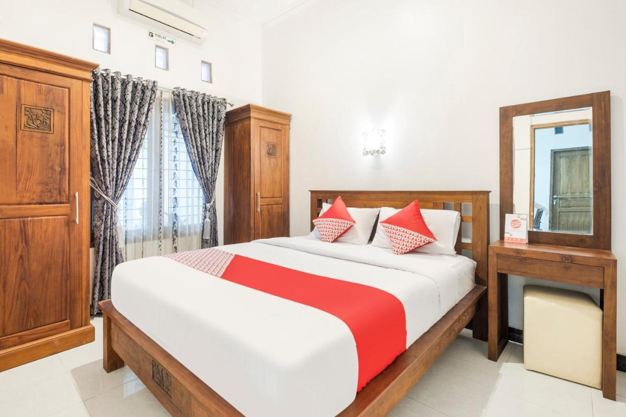 Oyo 3267 Omah Suryo Hotel 2*