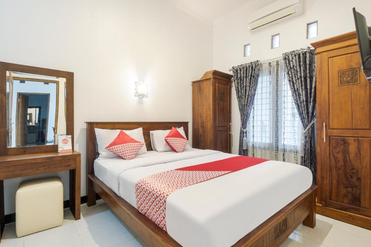 Oyo 3267 Omah Suryo Hotel 2*